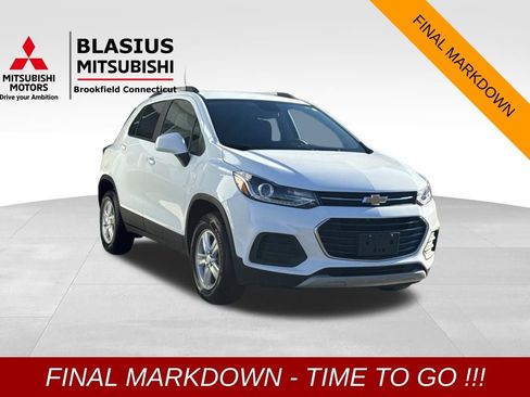 Used 2022 Chevrolet Trax LT w/ LT Convenience Package image 1