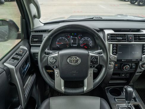Used 2022 Toyota 4Runner SR5 Premium w/ Moonroof Package AWD/4WD image 27