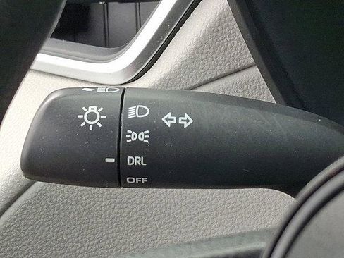 Certified 2022 Toyota Corolla Cross L image 25