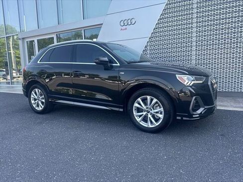 Certified 2023 Audi Q3 2.0T Premium w/ Convenience Package AWD/4WD image 2