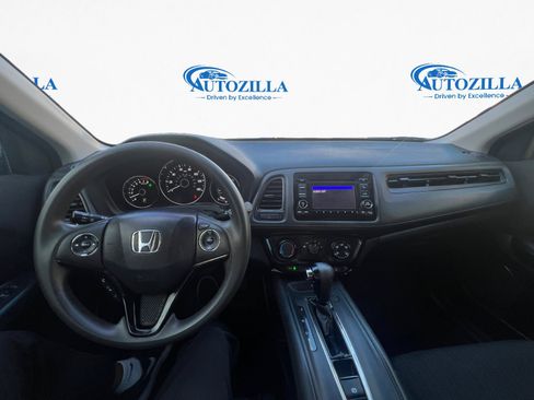 Used 2017 Honda HR-V LX image 9