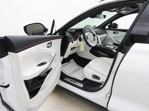 Used 2023 Aston Martin DBX 707 image 50