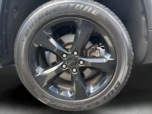 Used 2023 Jeep Grand Cherokee L Laredo image 44