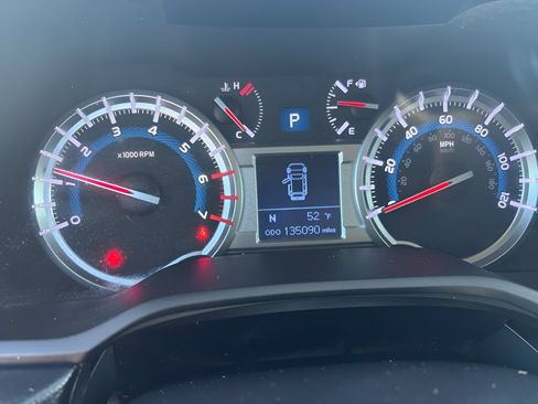 Used 2016 Toyota 4Runner SR5 AWD/4WD image 15