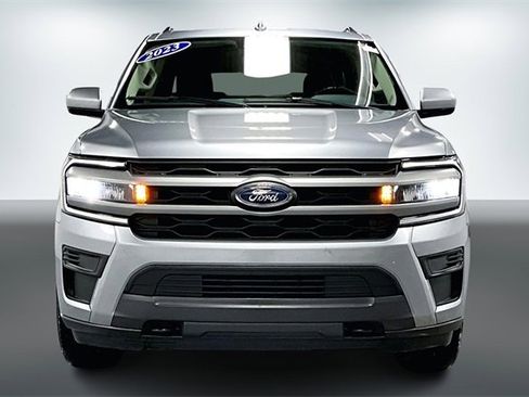 Used 2023 Ford Expedition Max XLT image 2