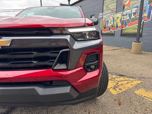 Used 2024 Chevrolet Colorado LT w/ LT Convenience Package III AWD/4WD image 3
