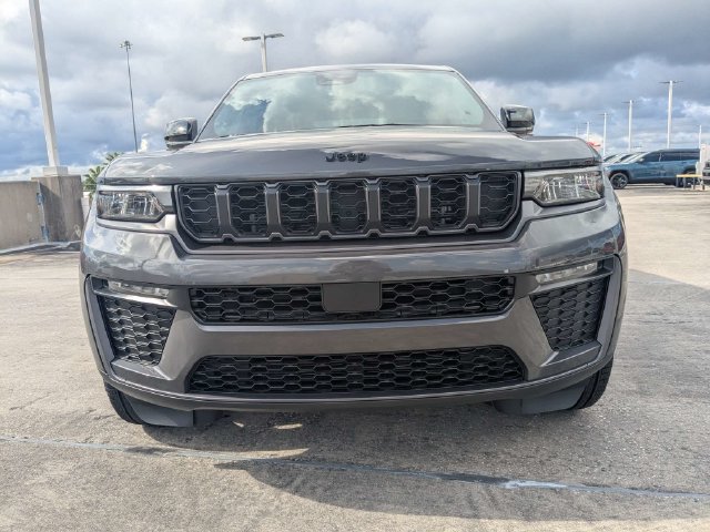 New 2026 Jeep Grand Cherokee Limited w/ Limited Altitude Package RWD image 9