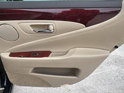 Used 2011 Lexus LS 460 w/ Comfort Pkg image 27