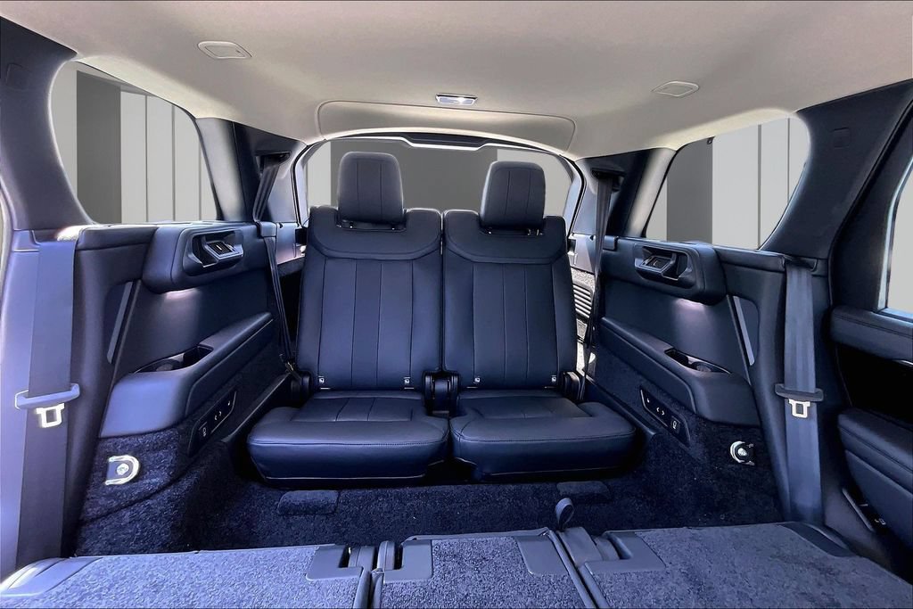 New 2026 Land Rover Range Rover Long Wheelbase SE AWD/4WD image 10