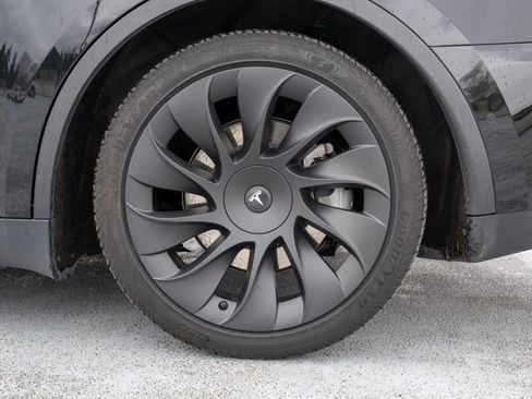 Used 2021 Tesla Model Y Long Range image 15