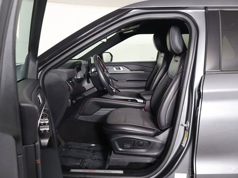 Used 2025 Ford Explorer ST-Line w/ ST-Line Street Pack image 30