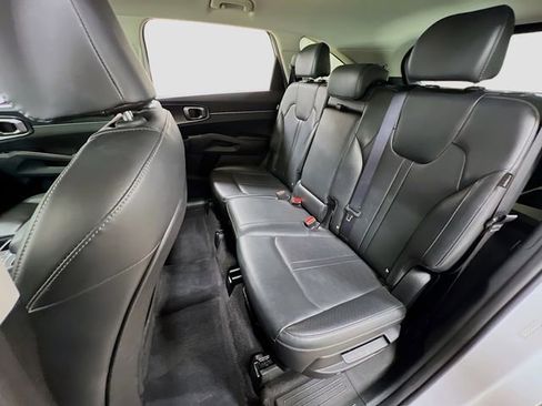 Used 2024 Kia Sorento S image 24