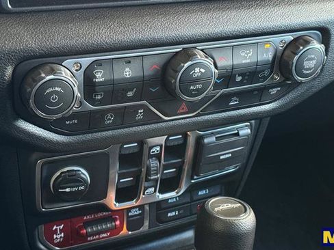 Used 2025 Jeep Gladiator Willys image 23