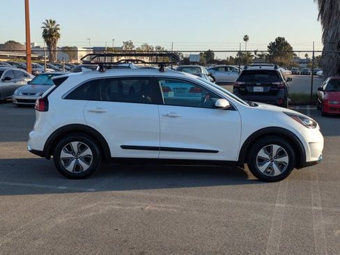 Used 2018 Kia Niro EX Premium image 4