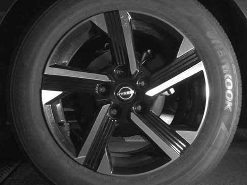 Used 2025 Nissan Sentra SV FWD image 17