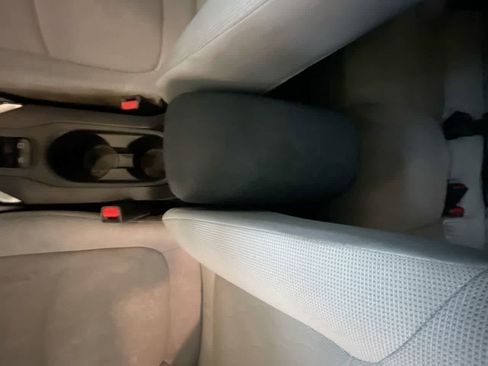 Used 2022 Toyota Corolla Cross LE w/ Moonroof Package image 21