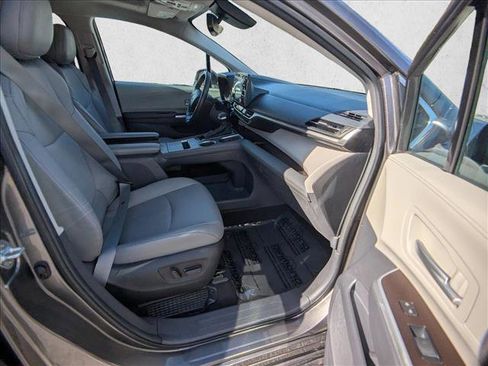 Used 2024 Toyota Sienna XLE image 11