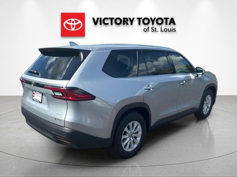 Used 2026 Toyota Grand Highlander AWD image 3