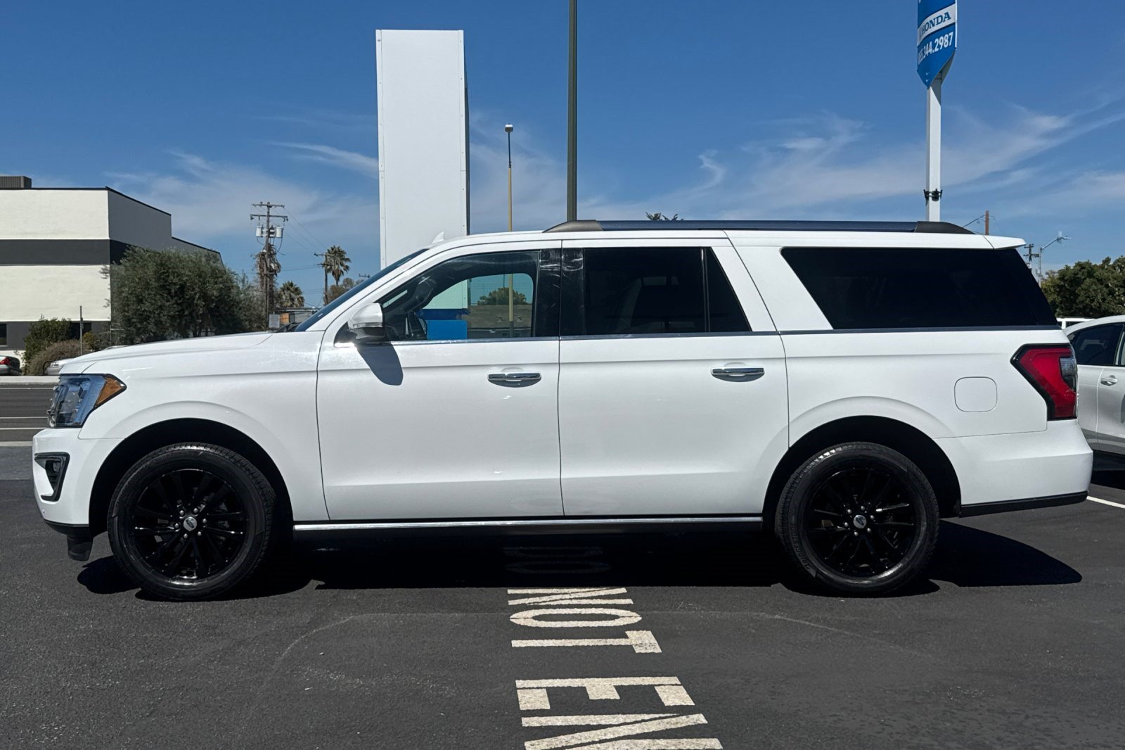 Used 2019 Ford Expedition Max Limited RWD image 2
