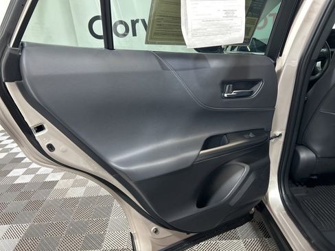 Used 2024 Toyota Venza XLE image 18