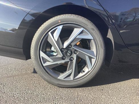 New 2025 Hyundai Elantra Limited image 7