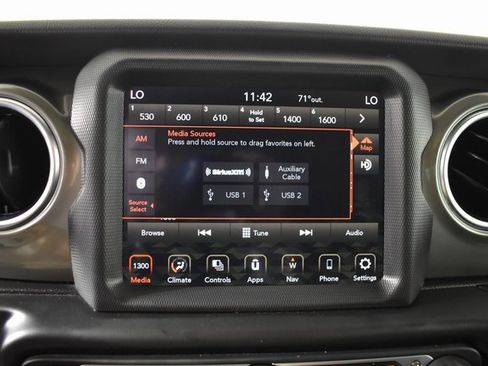 Used 2023 Jeep Gladiator Overland image 18