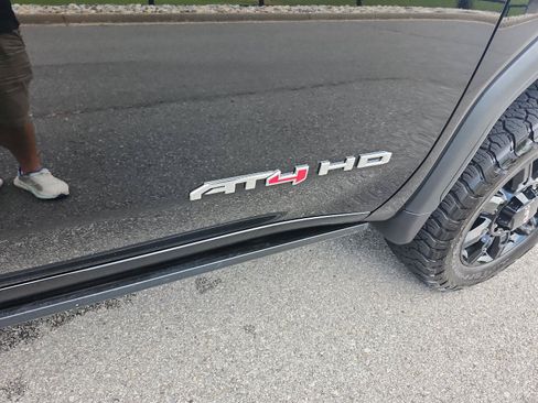 Certified 2025 GMC Sierra 2500 AT4 w/ AT4 Premium Plus Package AWD/4WD image 7