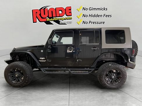 Used 2008 Jeep Wrangler Unlimited Sahara w/ Dual Top Group AWD/4WD image 3
