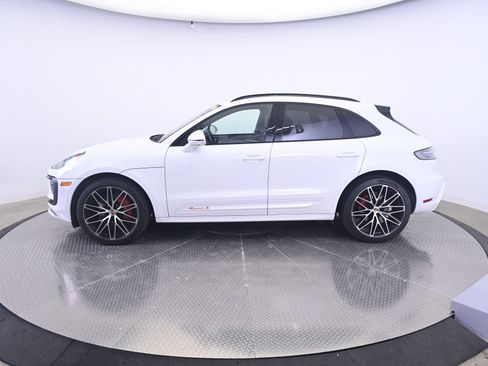 Certified 2024 Porsche Macan S AWD/4WD image 2
