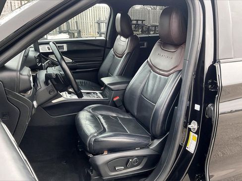 Used 2020 Ford Explorer Platinum w/ Premium Technology Package image 25