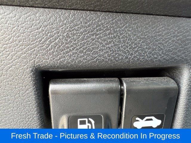 Used 2020 Nissan Kicks SR FWD image 16