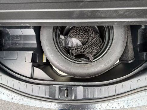 Used 2016 Toyota RAV4 Limited image 18