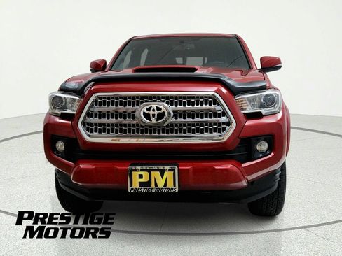 Used 2017 Toyota Tacoma TRD Sport w/ Tow Package AWD/4WD image 2