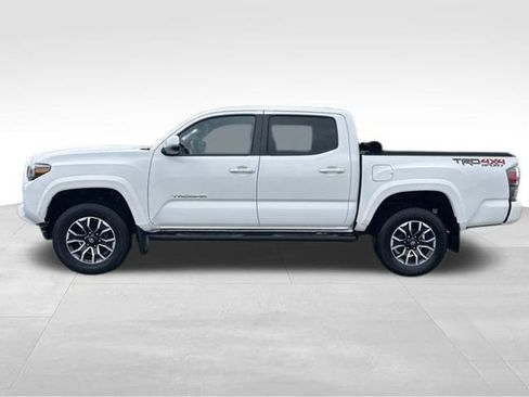 Used 2020 Toyota Tacoma TRD Sport w/ Technology Package AWD/4WD image 3