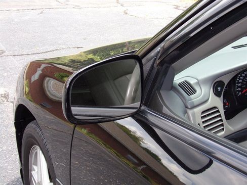 Used 2004 Chevrolet Impala SS w/ Preferred Equipment Group FWD image 12