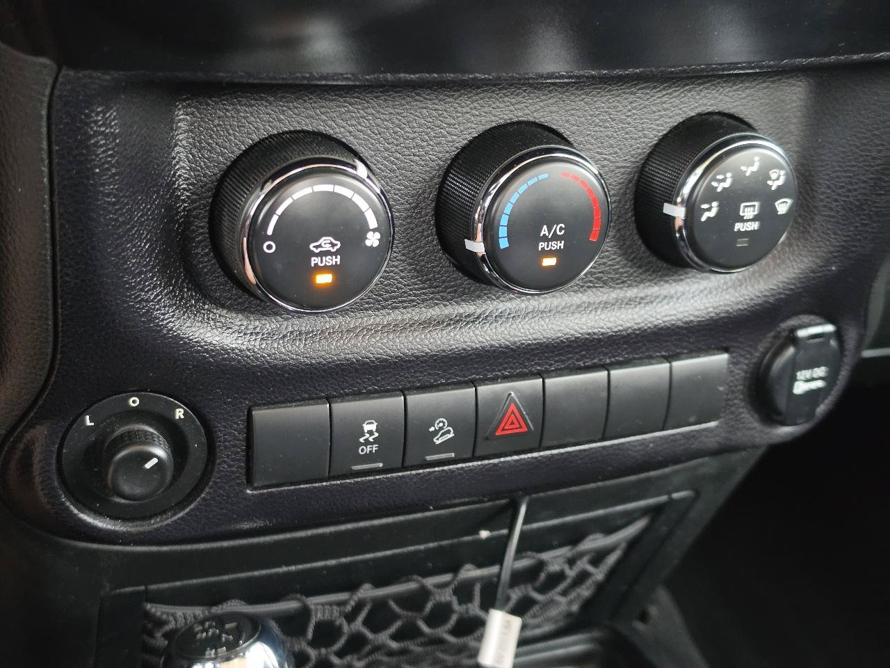 Used 2014 Jeep Wrangler Unlimited Sport w/ Quick Order Package 24S AWD/4WD image 23