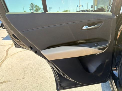 Used 2024 Cadillac XT4 Luxury w/ Cold Weather Package FWD image 22