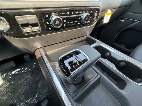 New 2026 GMC Sierra 1500 SLT image 15