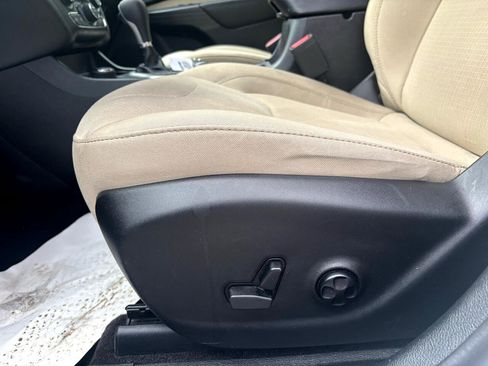 Used 2017 Jeep Cherokee Latitude w/ Comfort & Sound Group image 7