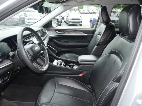 Used 2023 Jeep Grand Cherokee 4WD 4xe w/ Luxury Tech Group II image 2