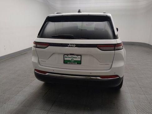 Used 2023 Jeep Grand Cherokee Laredo AWD/4WD image 7