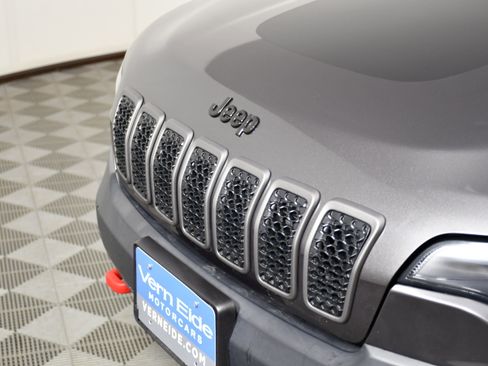Used 2020 Jeep Cherokee Trailhawk w/ Cold Weather Group AWD/4WD image 11
