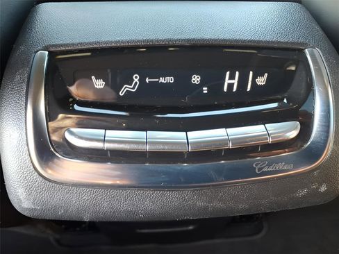 Used 2023 Cadillac XT6 Premium Luxury image 14