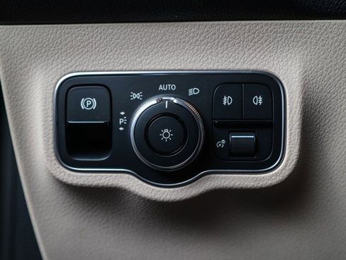 New 2026 Mercedes-Benz GLB 250 4MATIC image 16