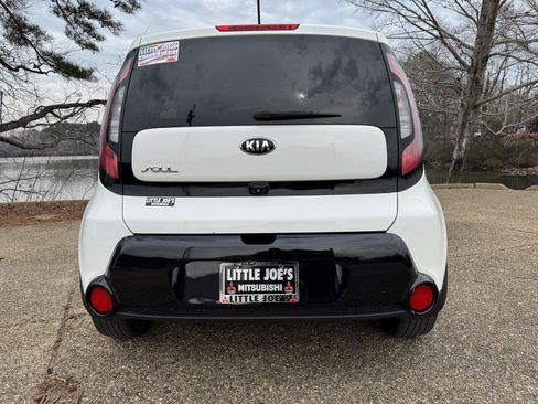 Used 2016 Kia Soul + image 6