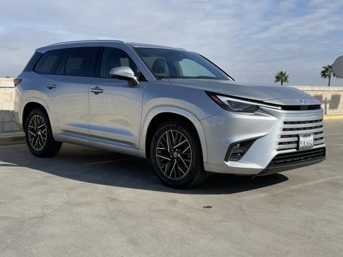 Used 2024 Lexus TX 350 FWD image 2