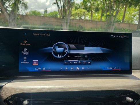 Used 2025 BMW 430i Convertible w/ Premium Package RWD image 23
