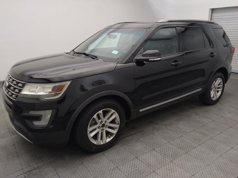 Used 2016 Ford Explorer XLT w/ Equipment Group 202A image 2