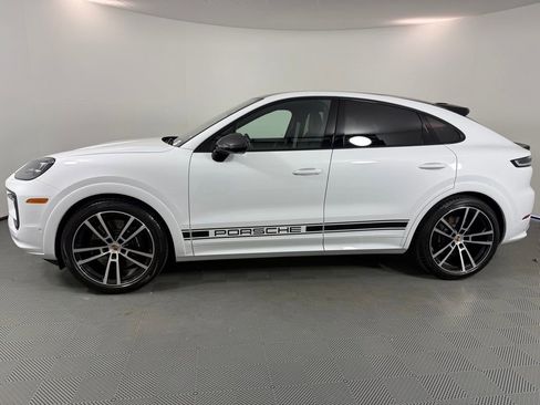 New 2025 Porsche Cayenne GTS image 2