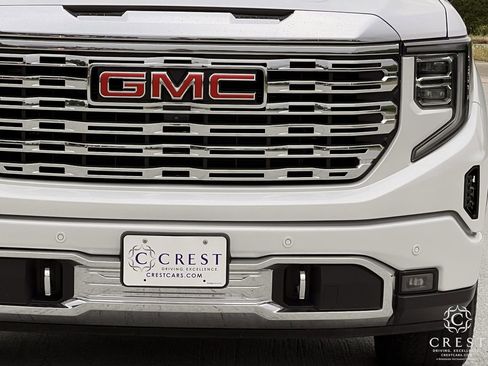 Used 2023 GMC Sierra 1500 Denali w/ Technology Package AWD/4WD image 11